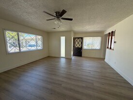 820-824 W Palmyra Ave in Orange, CA - Building Photo