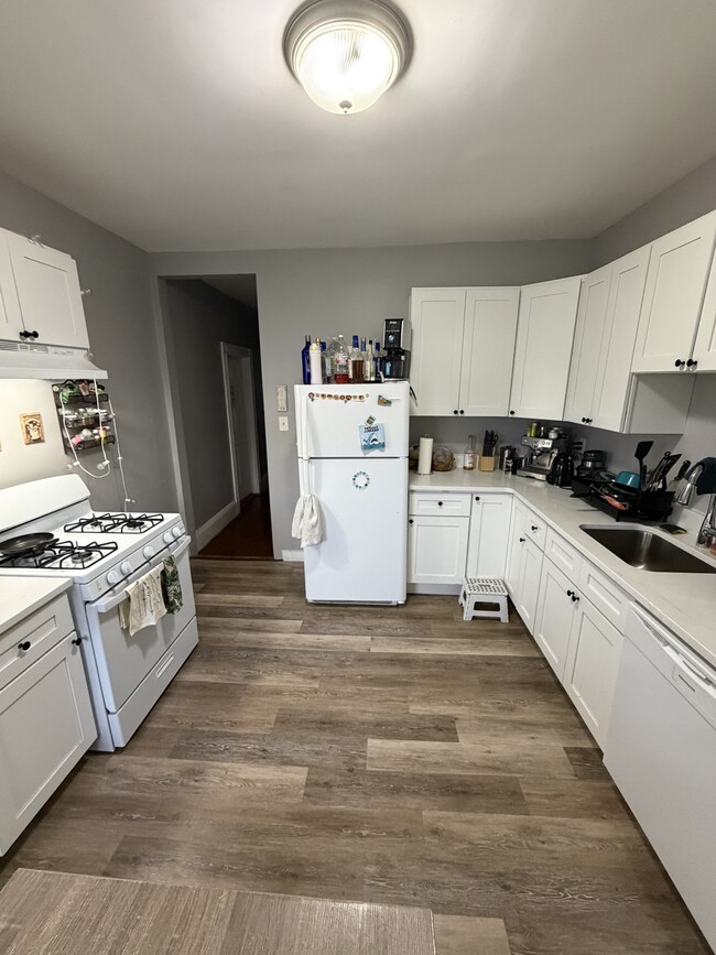 121 Hillside St, Unit 3T