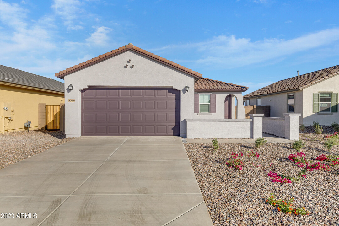 36410 W Mediterranean Way in Maricopa, AZ - Building Photo