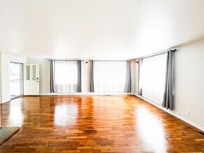 1123 E 6th St in Moscow, ID - Building Photo - Building Photo