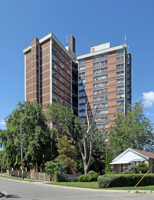 McClain Park Apartments in Toronto, ON - Building Photo - Building Photo