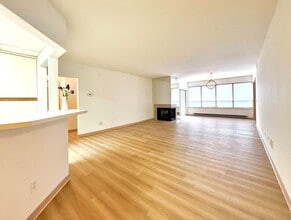 969 GreenView Ct in Rochester Hills, MI - Building Photo - Building Photo