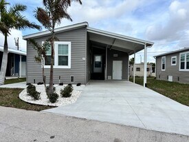 27 Nyborg Ave in North Fort Myers, FL - Building Photo
