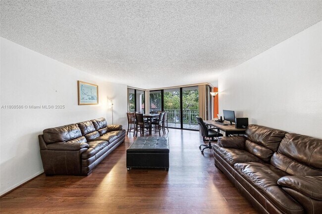 2000 Towerside Terrace in Miami, FL - Building Photo - Building Photo