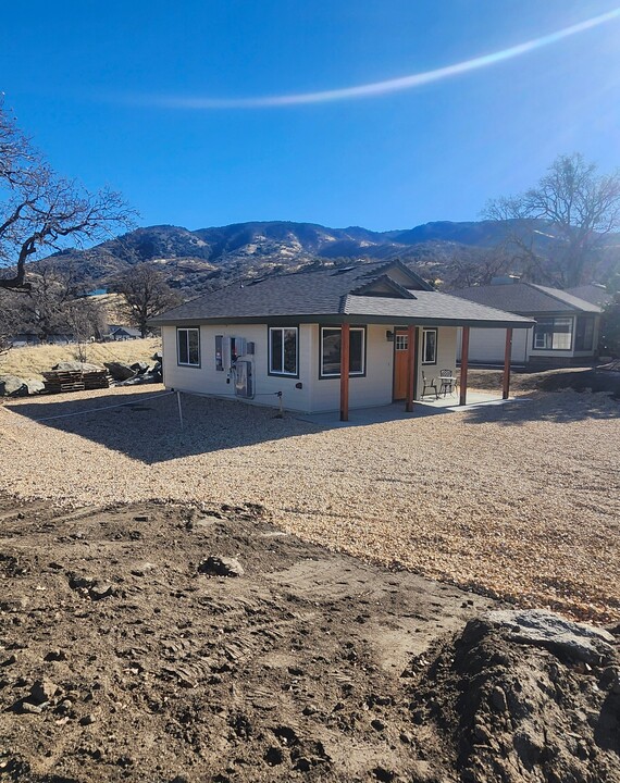 27800 Preakness Dr in Tehachapi, CA - Building Photo