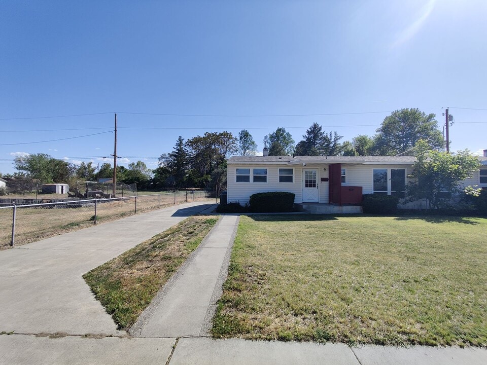 2115 Symons St in Richland, WA - Building Photo