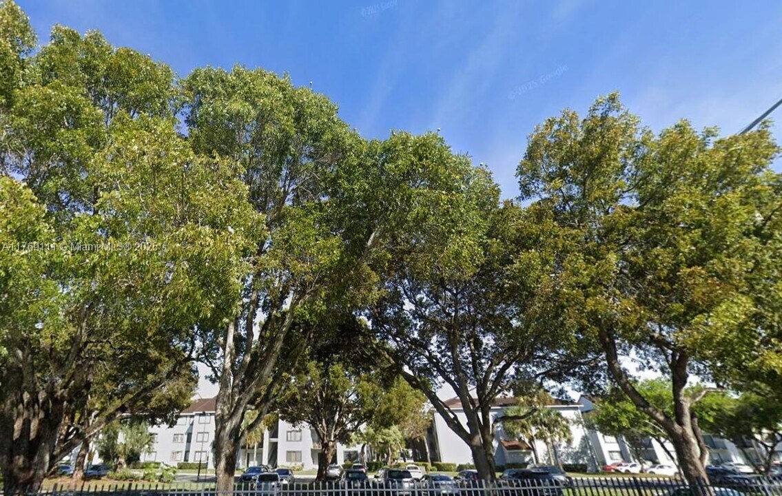 9122 W Atlantic Blvd in Coral Springs, FL - Building Photo