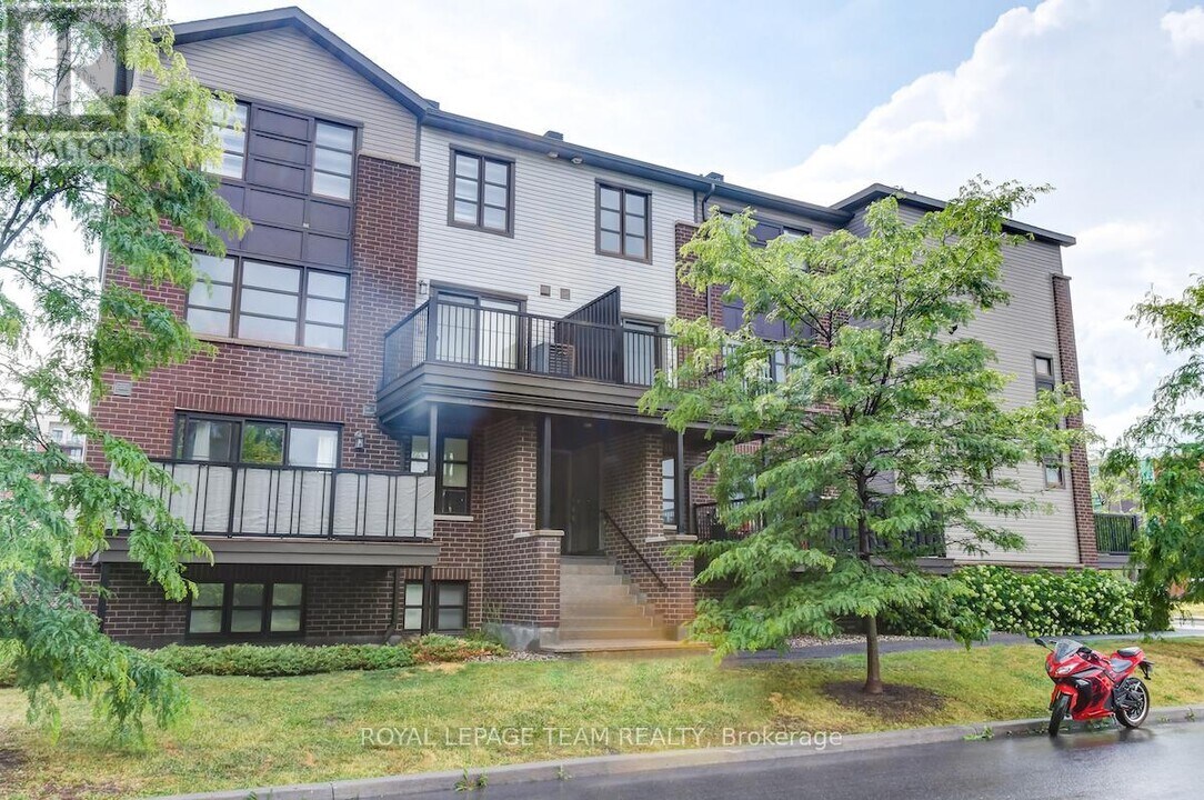 408 Silverstone Way in Ottawa, ON - Building Photo