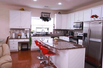 Room in House on Red Birch Dr in Charlotte, NC - Building Photo - Building Photo