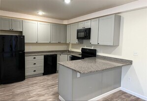 327 Pine St in Pawtucket, RI - Building Photo