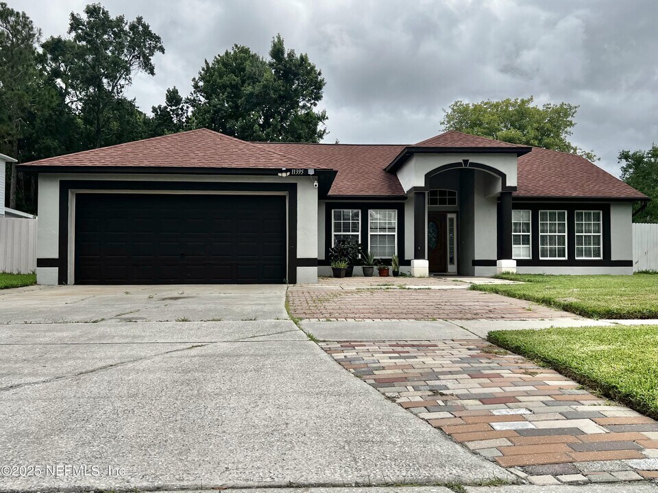 11395 Aston Hall Dr in Jacksonville, FL - Building Photo