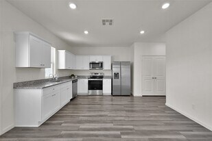 14818 Calderon Dr in Montgomery, TX - Building Photo