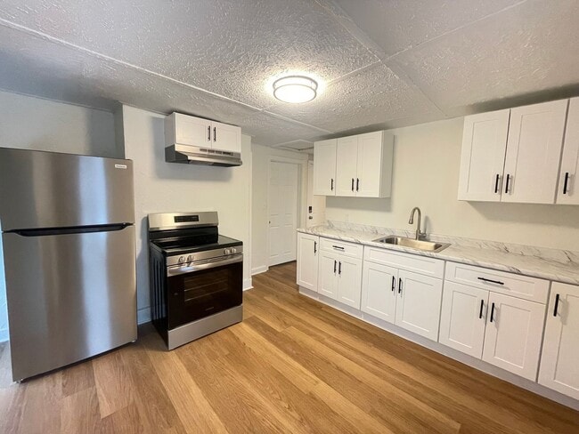 33 Malvern St in Manchester, NH - Building Photo - Building Photo