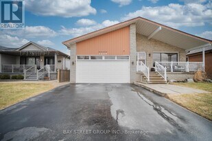 1520 Brentano Blvd in Mississauga, ON - Building Photo