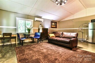 543 College St in Asheville, NC - Building Photo - Building Photo