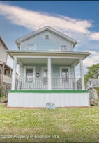 1012 Clearview St in Scranton, PA - Building Photo