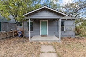 204 Lessin Ln in Austin, TX - Building Photo - Building Photo