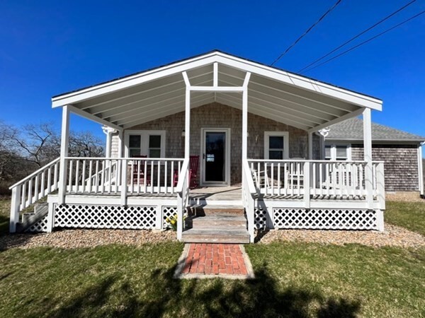 849 State Rd in Aquinnah, MA - Foto de edificio