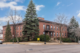 501 W Franklin Ave in Minneapolis, MN - Foto de edificio - Building Photo