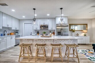 2906 22nd Ave W in Bradenton, FL - Foto de edificio - Building Photo