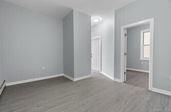 11 Cedar St in Yonkers, NY - Building Photo - Building Photo