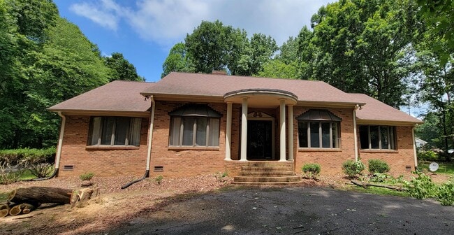 property at 3021 Puetts Chapel Rd