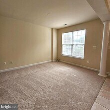 725 Chevington Ct in Woodbridge, VA - Building Photo - Building Photo