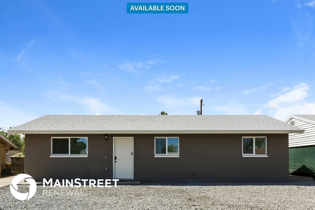 2011 E Burgess Ln in Phoenix, AZ - Building Photo