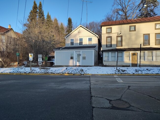 6 S German St in Mayville, WI - Building Photo - Building Photo