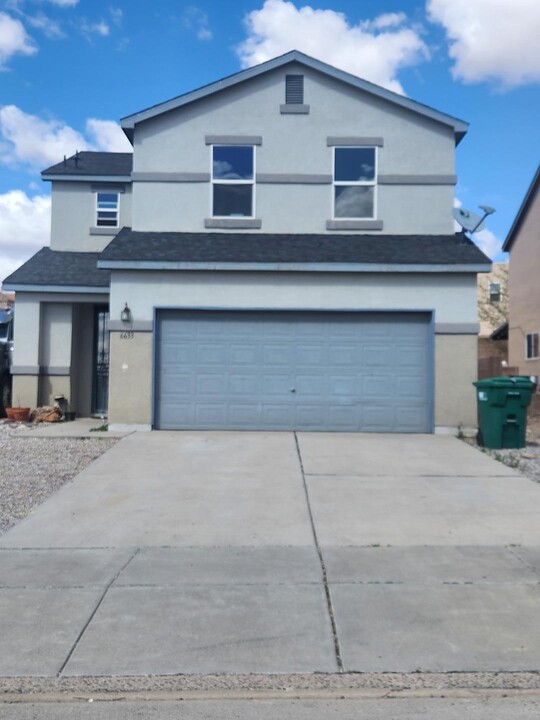 6633 Shiprock Dr NE in Rio Rancho, NM - Building Photo