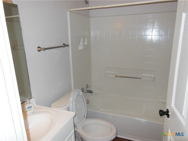 property at 824 W Mill St