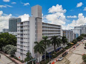 1300 Lincoln Rd, Unit B402 in Miami Beach, FL - Building Photo