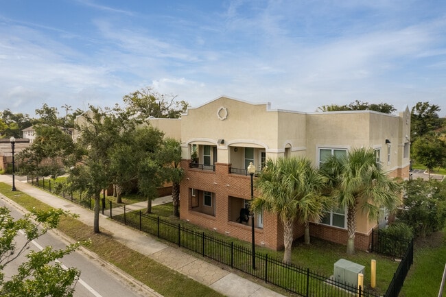 Dozier Apartments in Jacksonville, FL - Building Photo - Building Photo