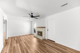 1101 Stuart Dr in Moncks Corner, SC - Building Photo - Building Photo