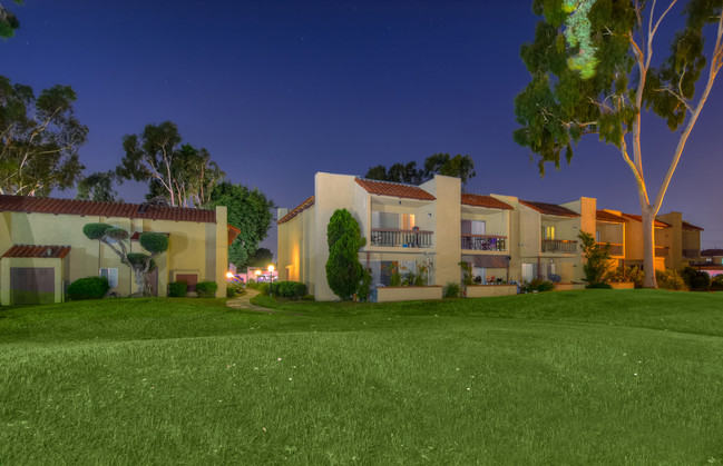 GRANDE in Fountain Valley, CA - Building Photo - Building Photo