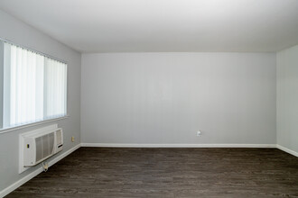 Teal Apartments in Sacramento, CA - Building Photo - Interior Photo