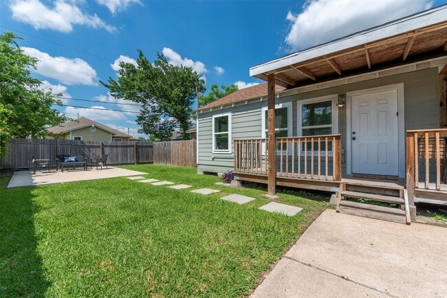 property at 1121 Panama St