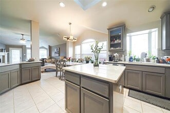 18667 Gibbons Dr in Dallas, TX - Building Photo - Building Photo