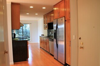 4 Admiral Dr in Emeryville, CA - Building Photo - Building Photo