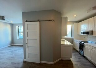 11 Park Dr, Unit 32 in Boston, MA - Foto de edificio - Building Photo