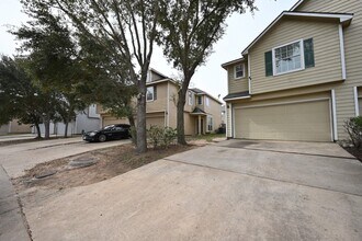 6127 Yorkglen Manor Ln in Houston, TX - Building Photo - Building Photo