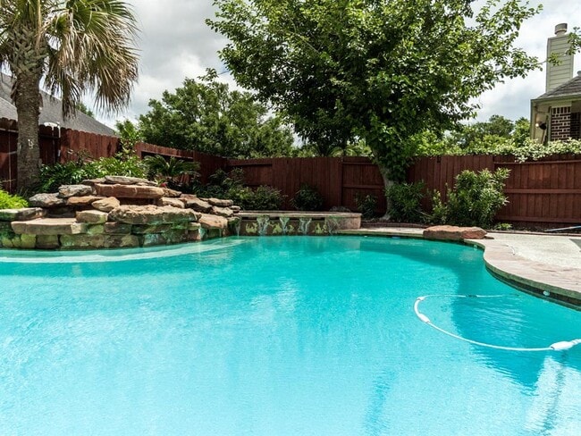 12406 Santiago Cove Ln