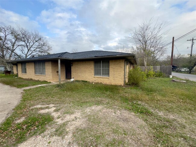 820 S Blanco St in Lockhart, TX - Building Photo - Building Photo