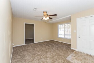 7671 Mendelwood Dr in North Charleston, SC - Building Photo - Building Photo