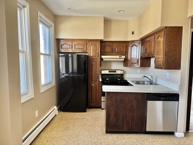 737 Golden Ave in Secaucus, NJ - Building Photo - Building Photo