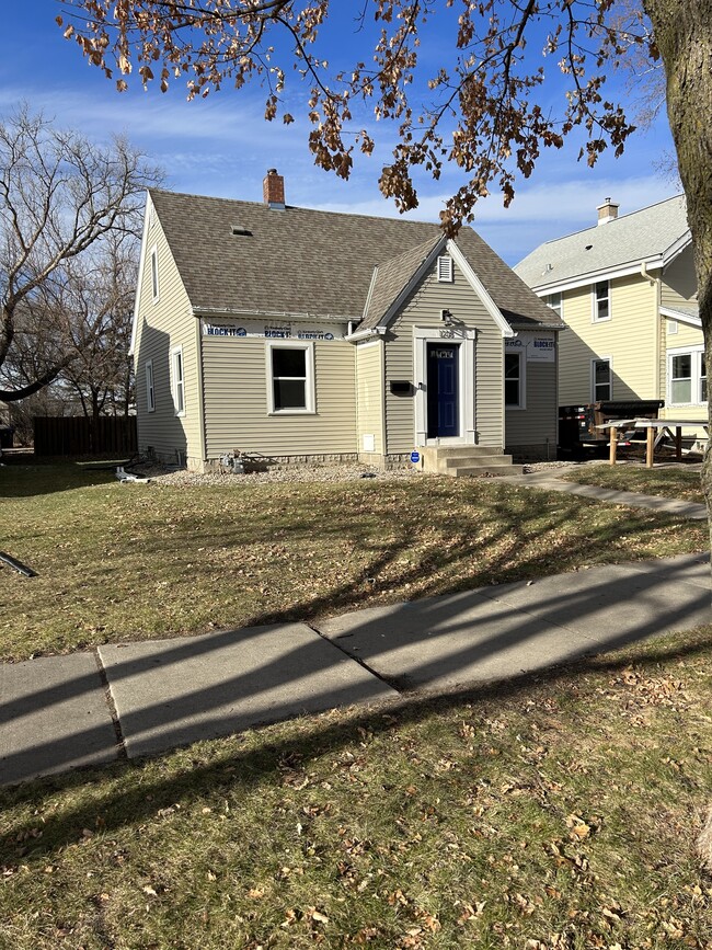 1208 N 4th St in Mankato, MN - Building Photo - Building Photo