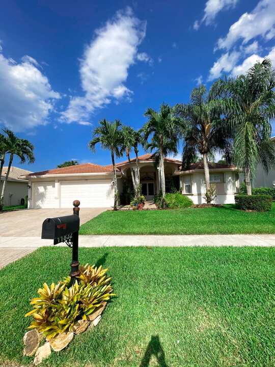 11832 Osprey Point Cir in Wellington, FL - Building Photo