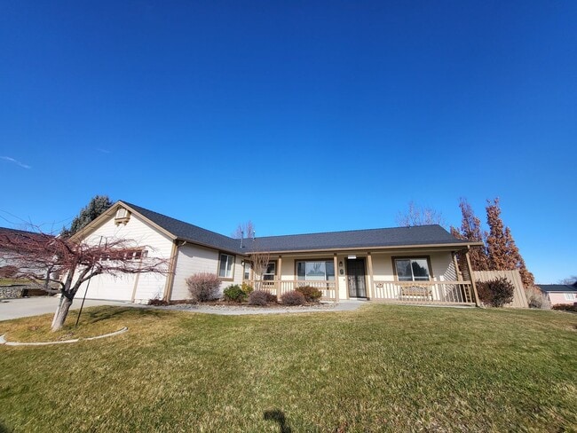 property at 820 Amador Ct