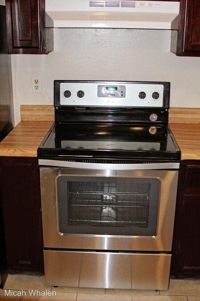 6366 W Fairfield Dr in Pensacola, FL - Building Photo - Building Photo