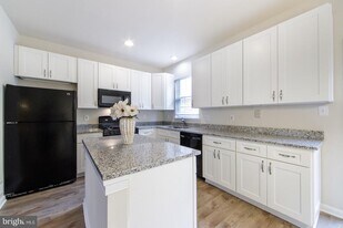 43176 Lawnsberry Square in Ashburn, VA - Building Photo